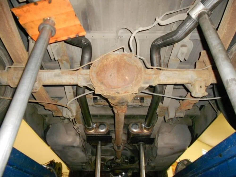 Tailpipe Kit 73_-87_ Chevy GMC Truck 2.5_in Flowmaster